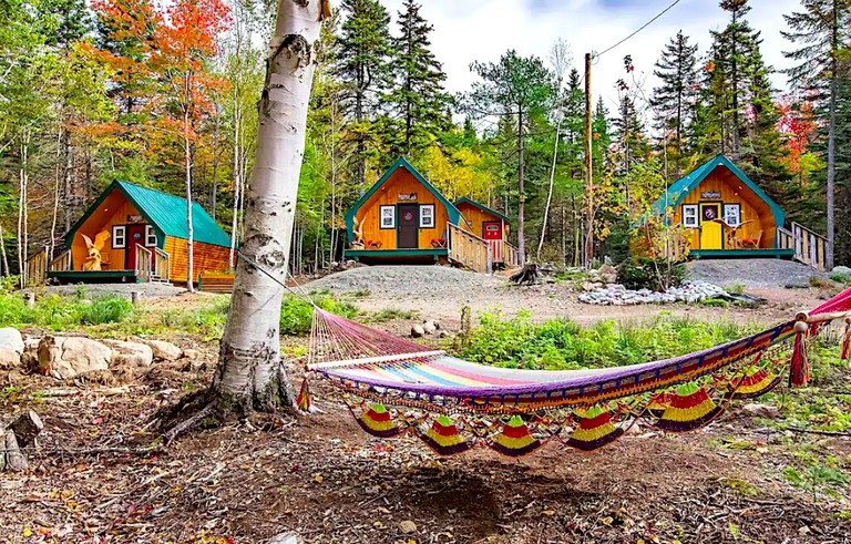 Cabins (Baddeck, Nova Scotia, Canada)