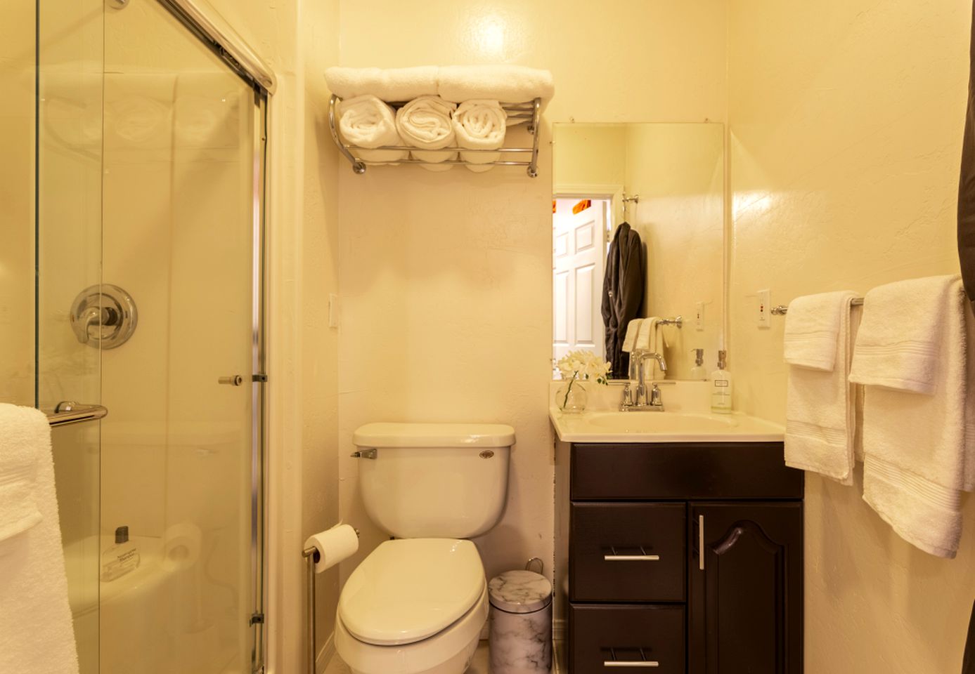 Luxury Lake Cuyamaca Suite with a Spa and Sauna