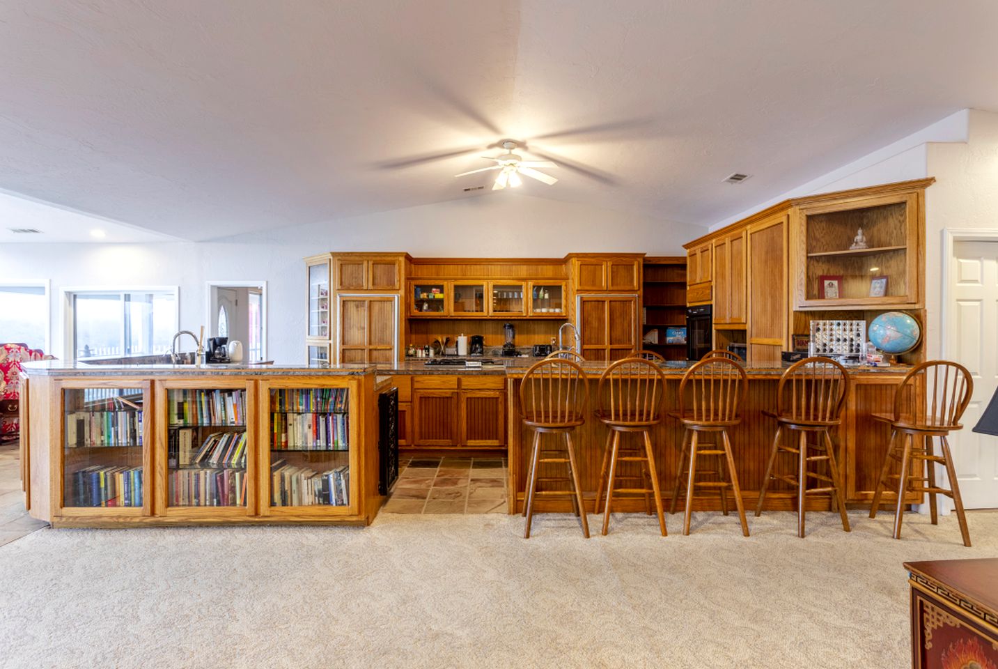 Tranquil Lakeside Julian Suite with a Spa and Jacuzzi