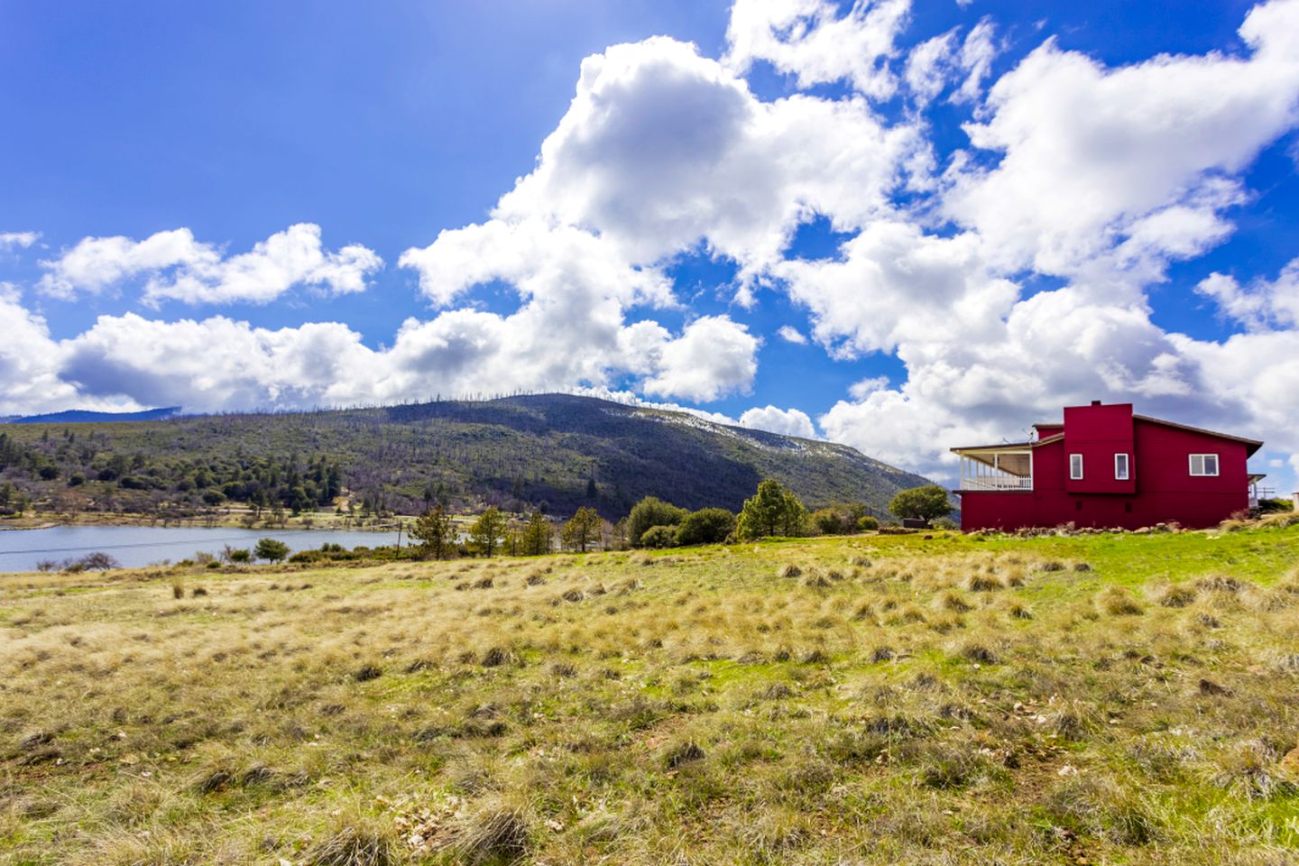 Luxury Lake Cuyamaca Suite with a Spa and Sauna