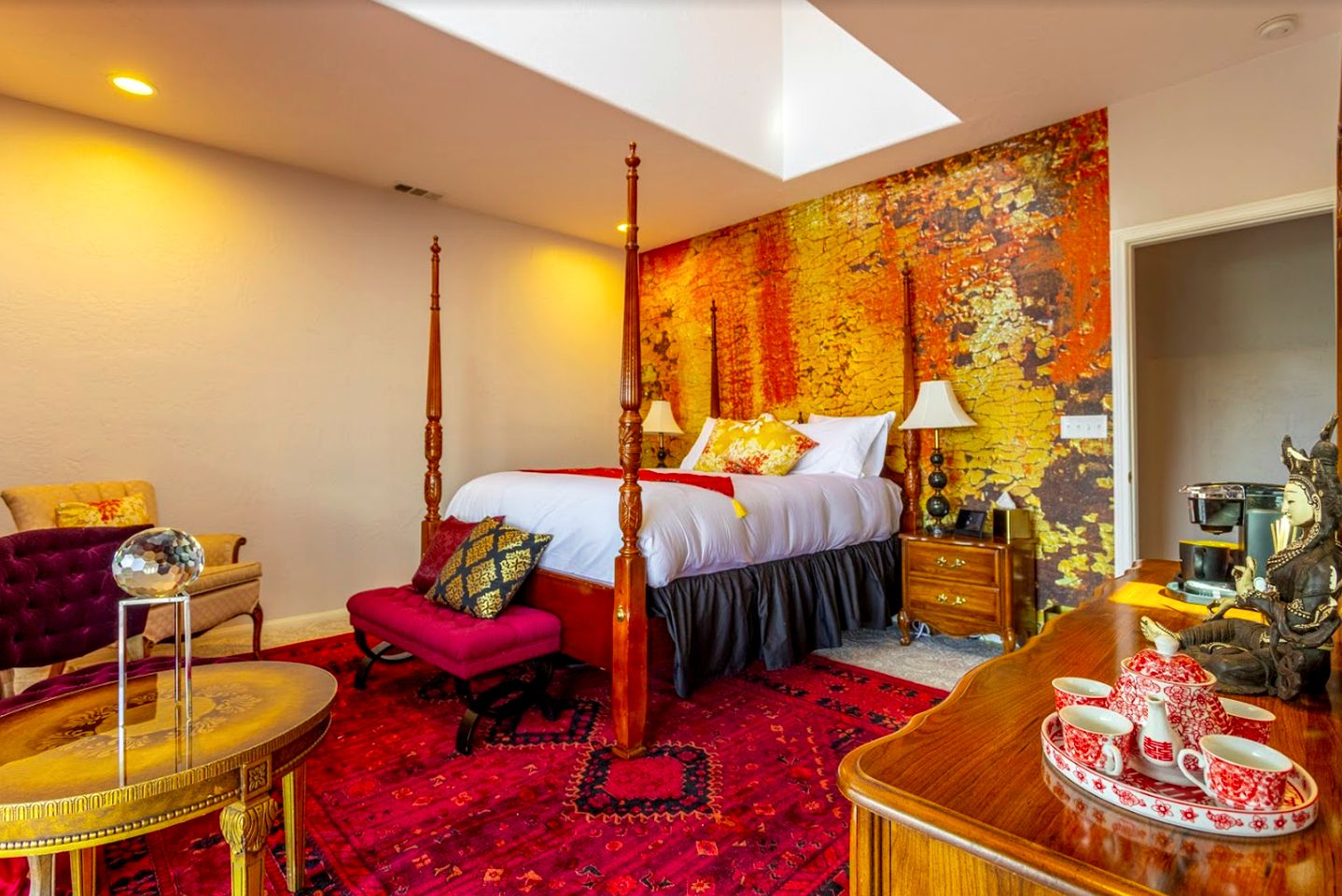 Tranquil Lakeside Julian Suite with a Spa and Jacuzzi