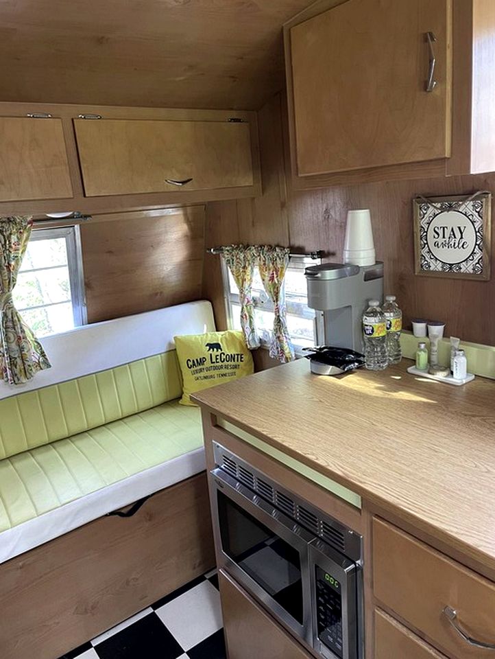 Sweet Camper Ideal for a Romantic Escape in Gatlinburg, Tennesse