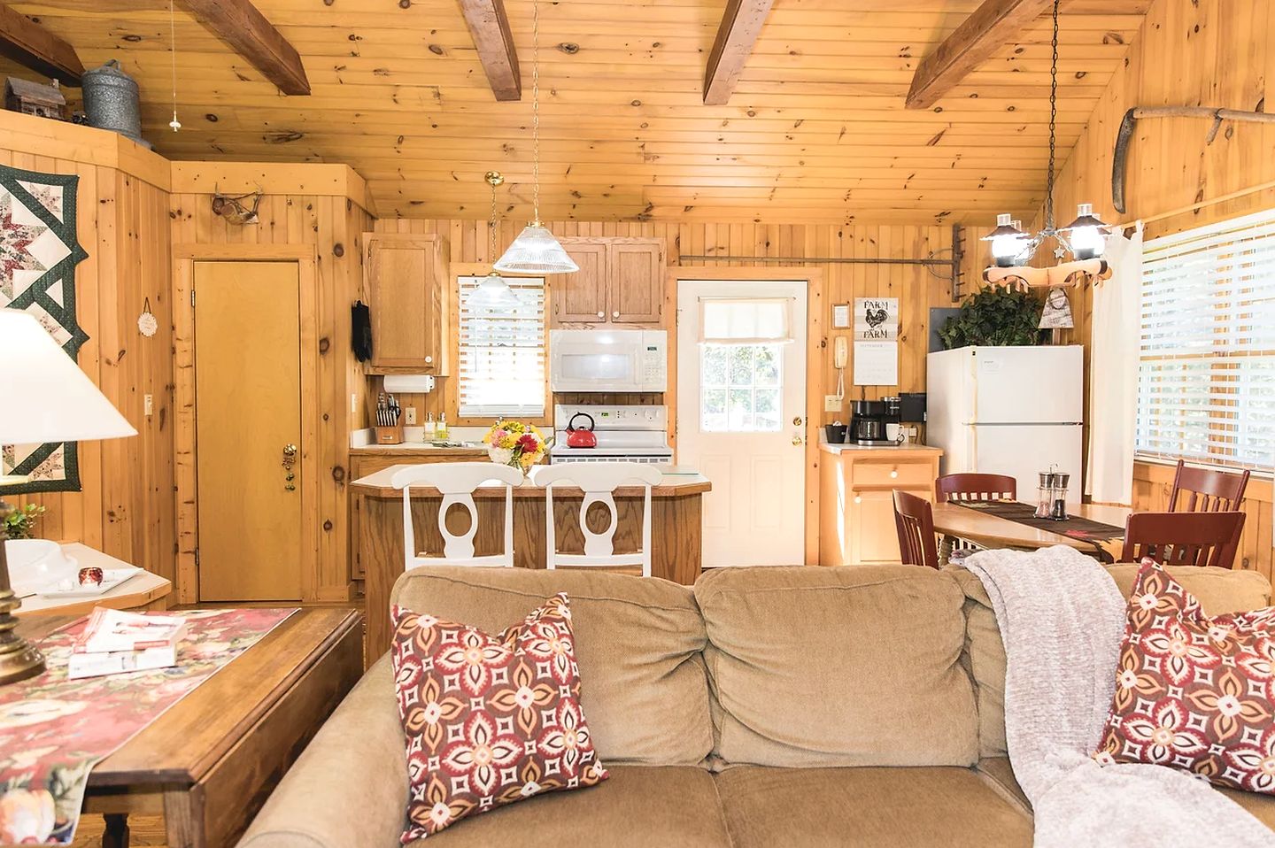 Secluded Cottage with Indoor Hot-Tub Ideal for Couples in Virginia