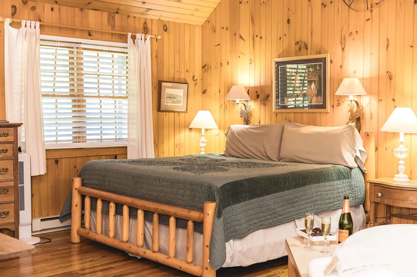 Secluded Cottage with Indoor Hot-Tub Ideal for Couples in Virginia