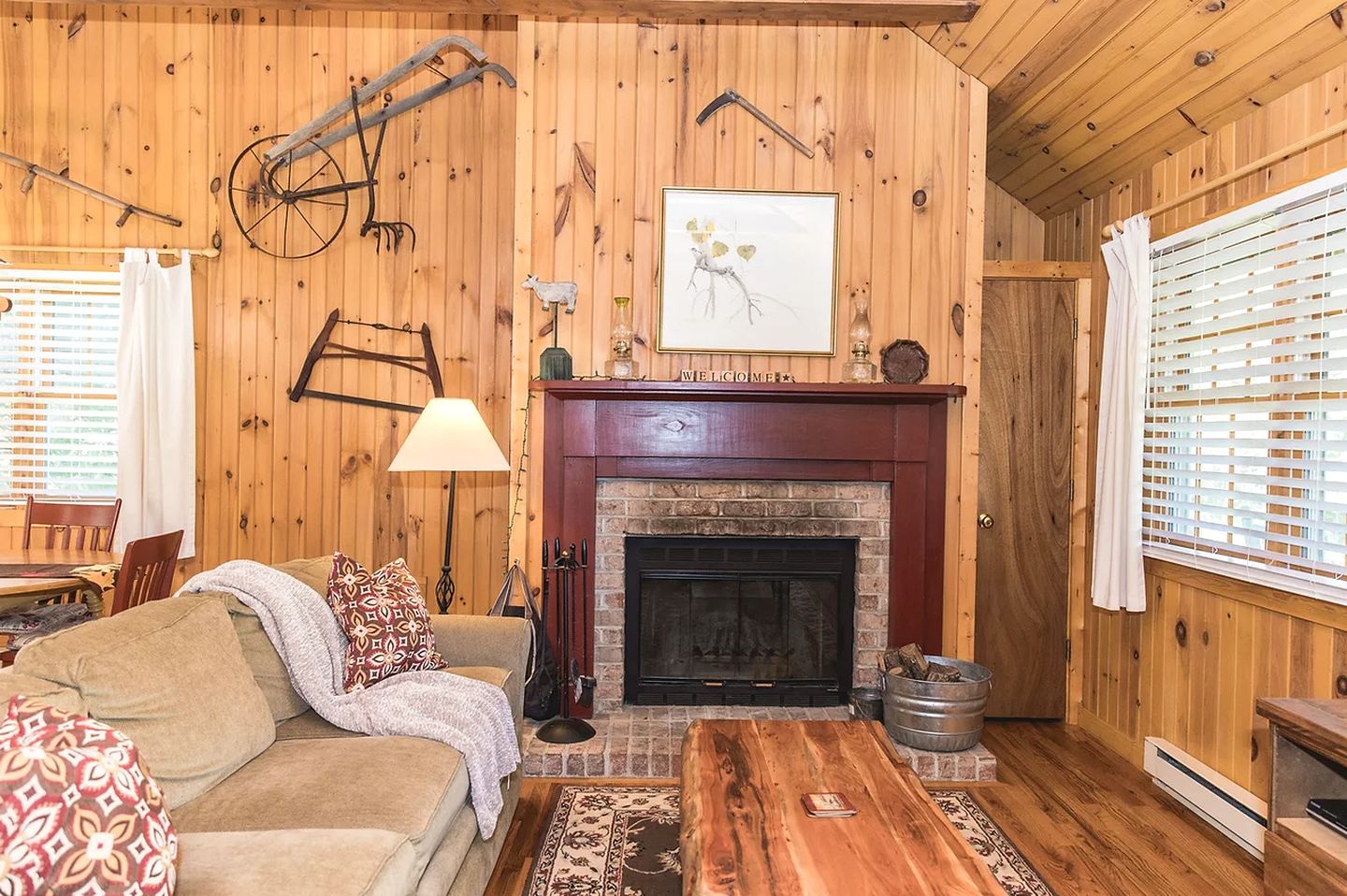 Secluded Cottage with Indoor Hot-Tub Ideal for Couples in Virginia