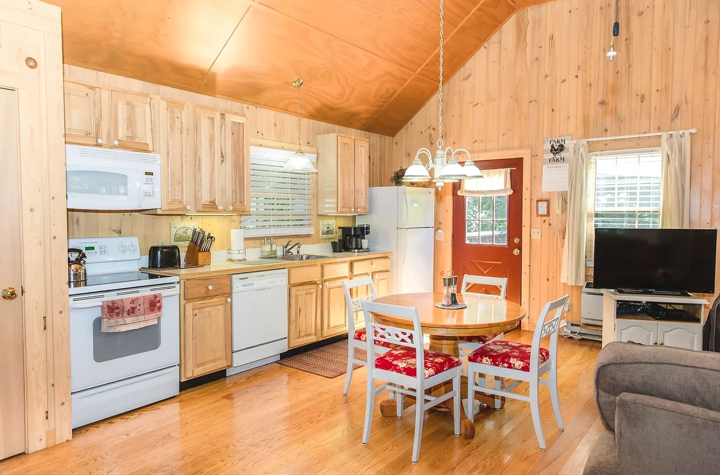 Romantic Cabin with Jacuzzi Perfect for Two in Virginia