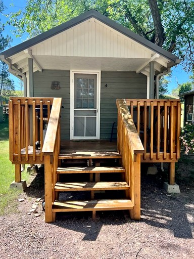 Quaint Studio Cabin Ideal for Couples in South Dakota