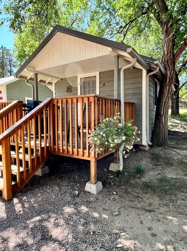 Cabins (United States of America, Hot Springs, South Dakota)