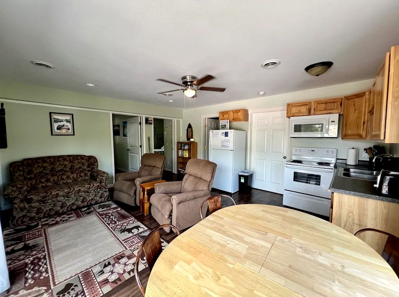 Sweet Cabin with Furnished Patio Suitable for Six in South Dakota