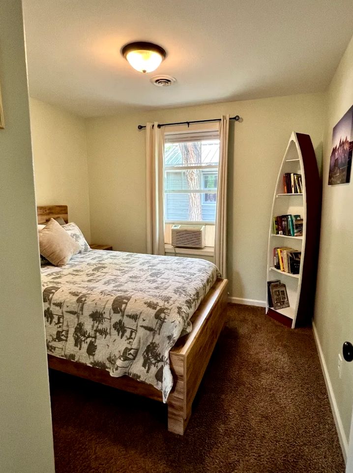 Group Cabin Fully Furnished with Equipped Deck in South Dakota