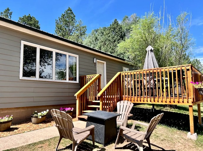 Lakefront Cabin with Deck Great for Families in South Dakota
