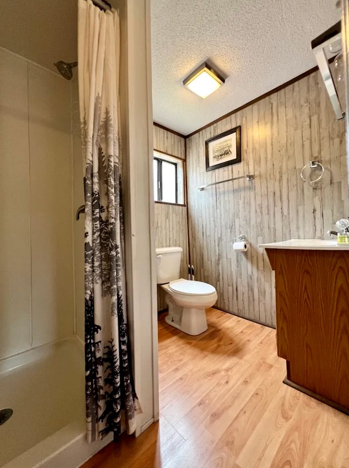 Unique Cabin with Deck Great for Families in South Dakota