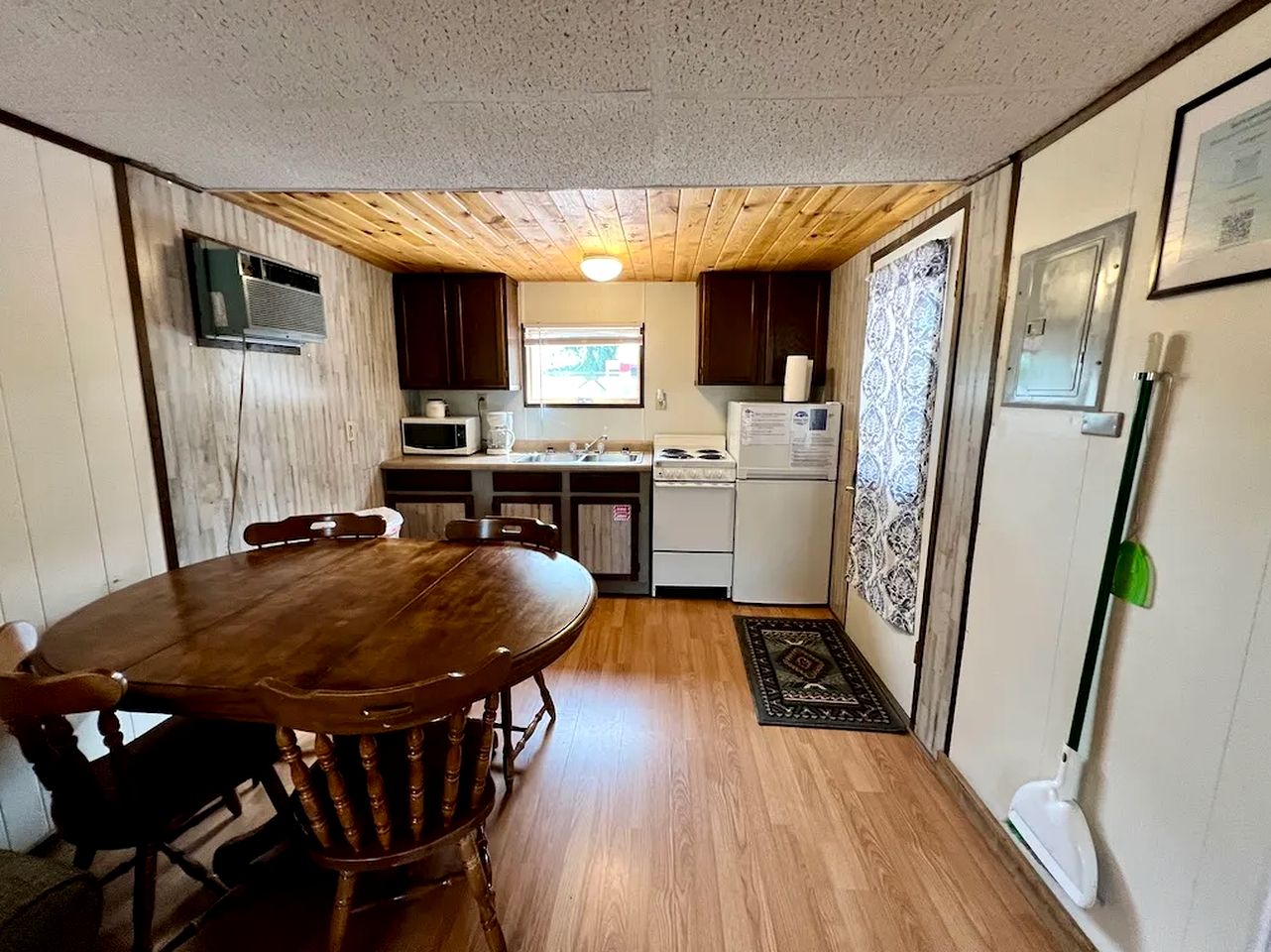 Unique Cabin with Deck Great for Families in South Dakota