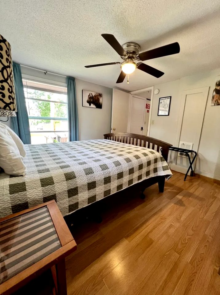 Unique Cabin with Deck Great for Families in South Dakota