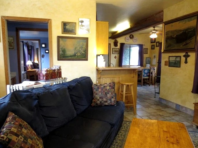 Vacation Rental with Relaxing Jacuzzi near Little Granite Mountain, Arizona | Cottages (Prescott, Arizona, United States of America)