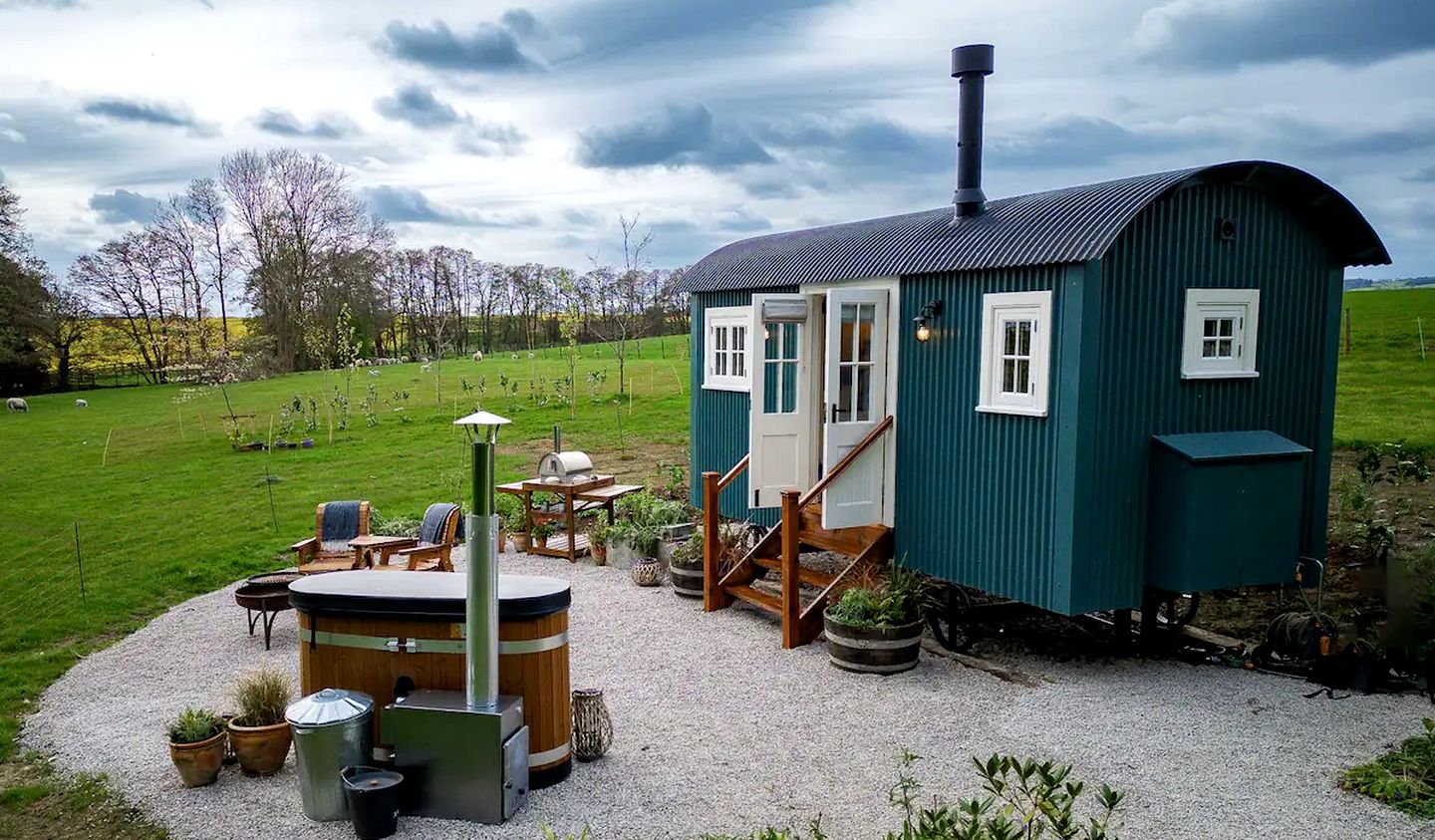 Remote Tiny House Beautifully Remodeled with Hot-Tub in the UK