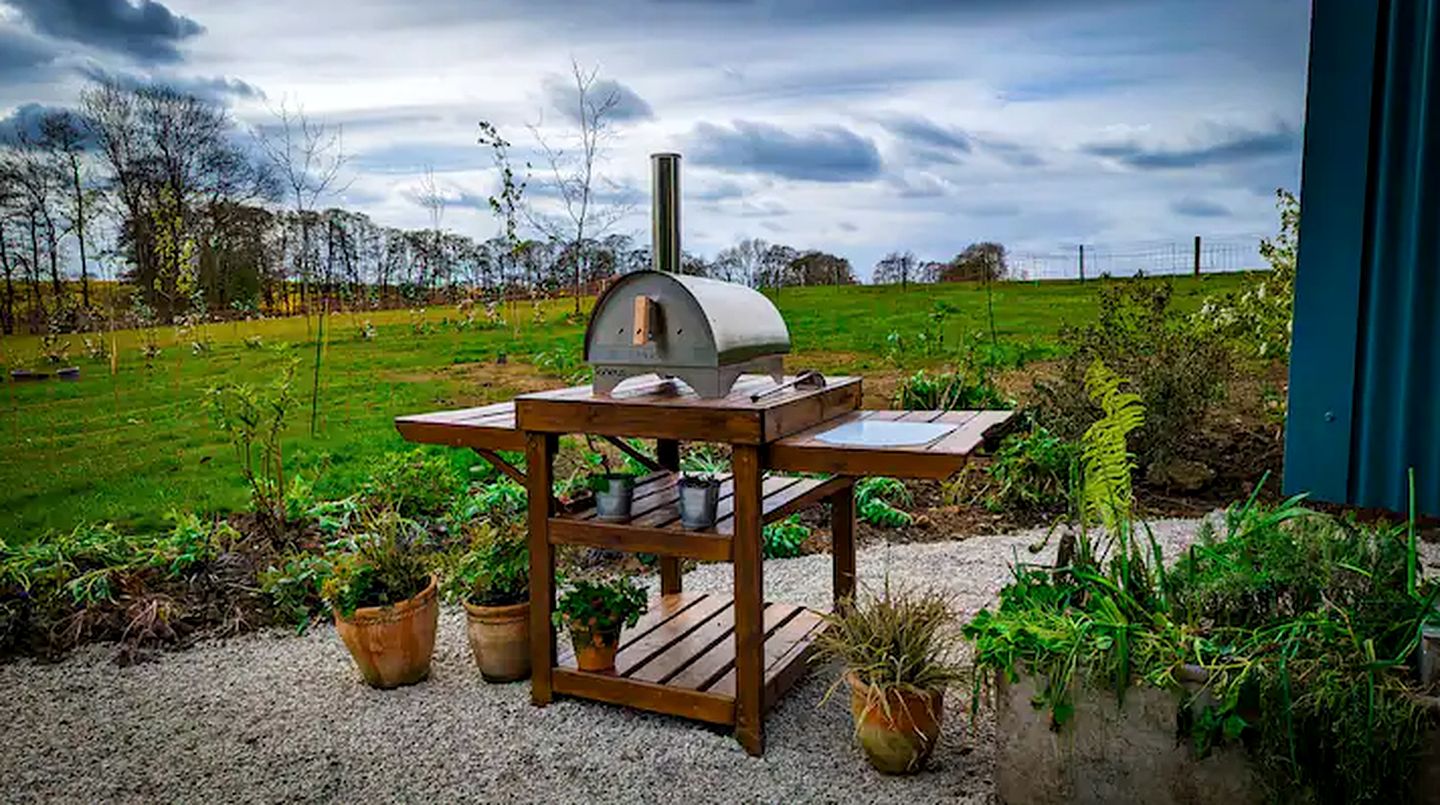 Remote Tiny House Beautifully Remodeled with Hot-Tub in the UK