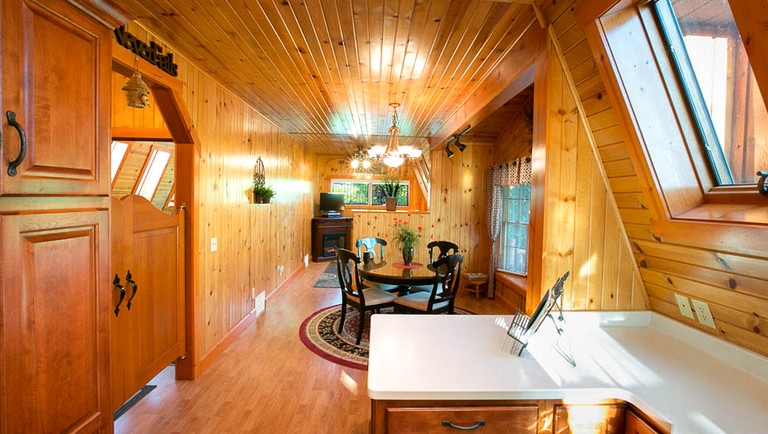 Twilight Cabin | Cabins (Sugarcreek, Ohio, United States of America)