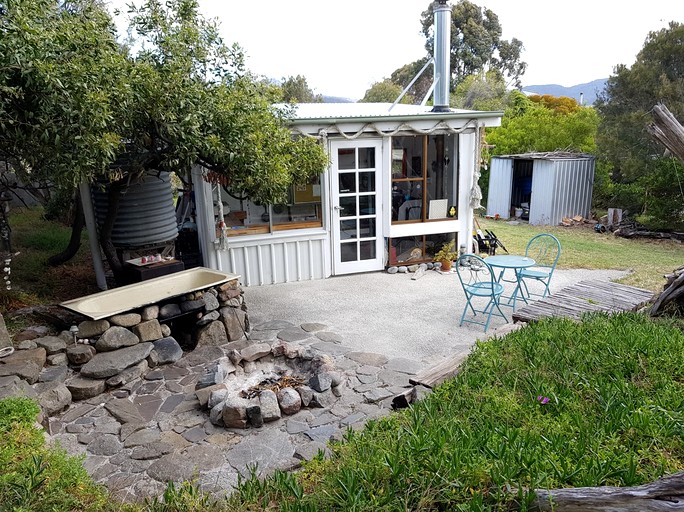Bohemian Beach Retreat | Tiny Houses (Falmouth, Tasmania, Australia)