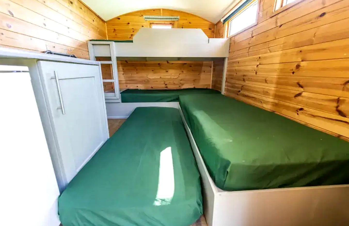 Furnished Rustic Pod Great for Outdoor Lovers in UK