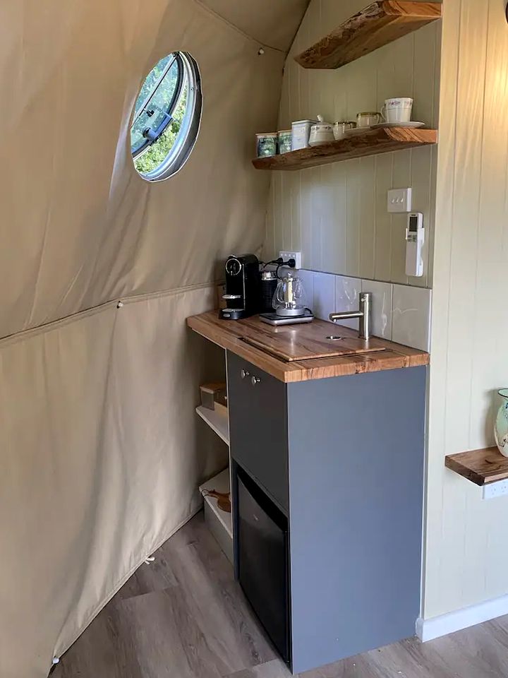 Outstanding Dome with Outdoor Bath Ideal for a Romantic Getaway in Victoria