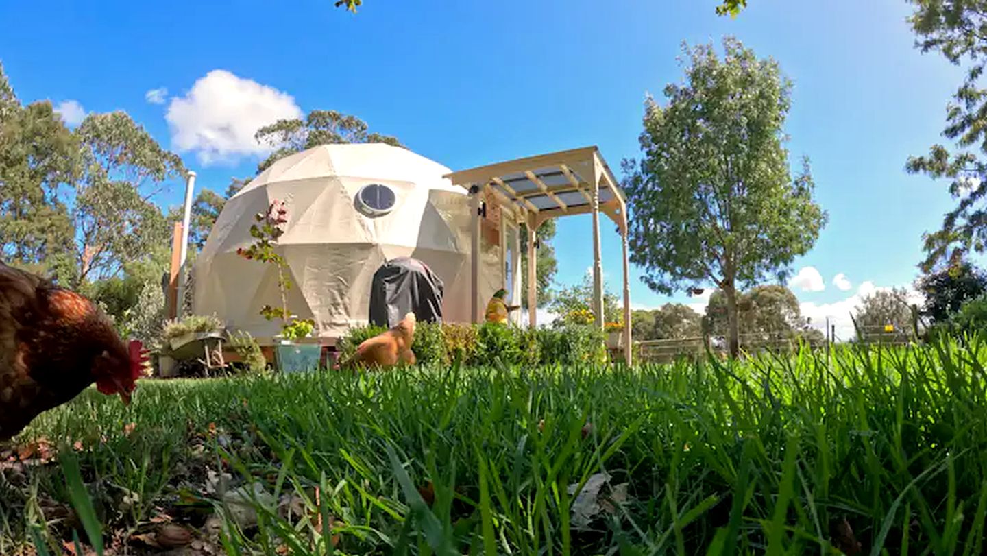 Outstanding Dome with Outdoor Bath Ideal for a Romantic Getaway in Victoria