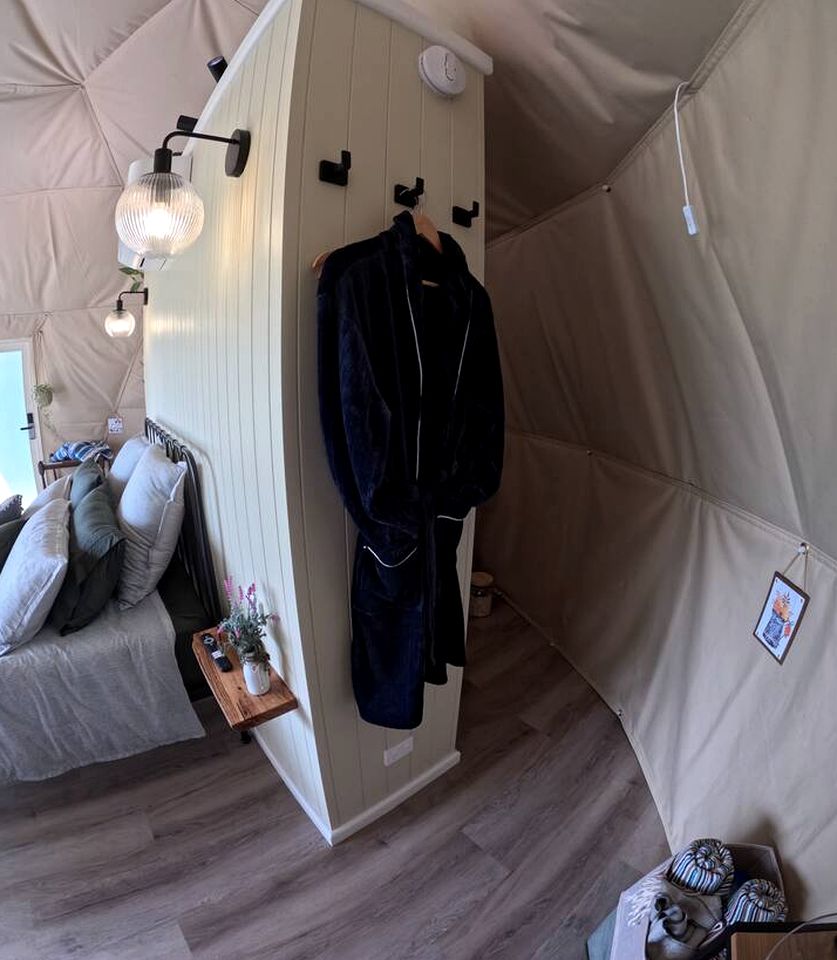Outstanding Dome with Outdoor Bath Ideal for a Romantic Getaway in Victoria