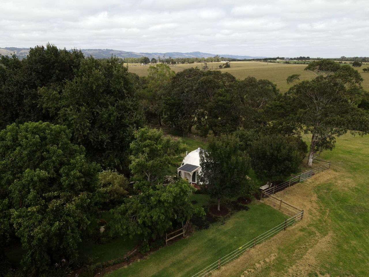 Outstanding Dome with Outdoor Bath Ideal for a Romantic Getaway in Victoria