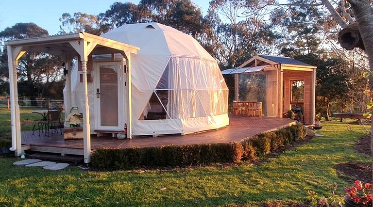 Outstanding Dome with Outdoor Bath Ideal for a Romantic Getaway in Victoria