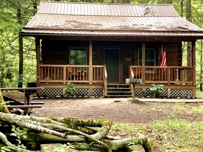 Charming Spacious Cabin Ideal for Families or Small Groups in West Virginia
