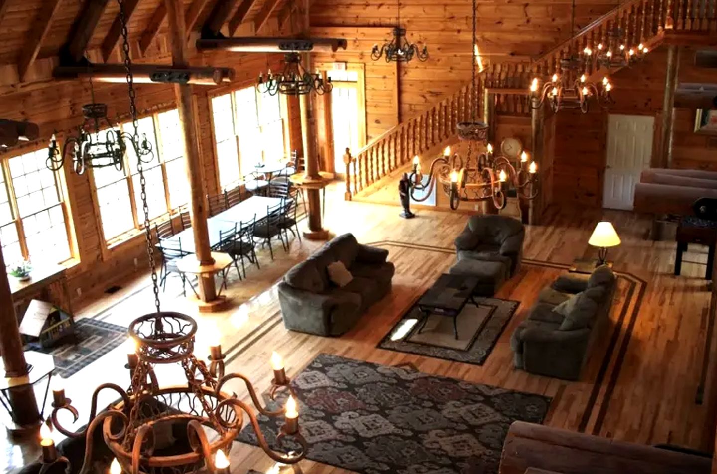 Spacious Lodge with Many Rooms, and Great Nature Surroundings in West Virginia