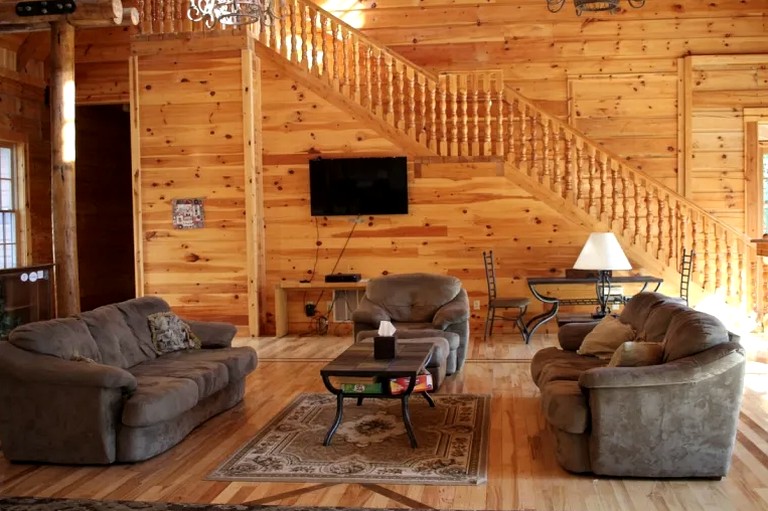 Entire Broadwater Lodge | Log Cabins (Monterville, West Virginia, United States of America)