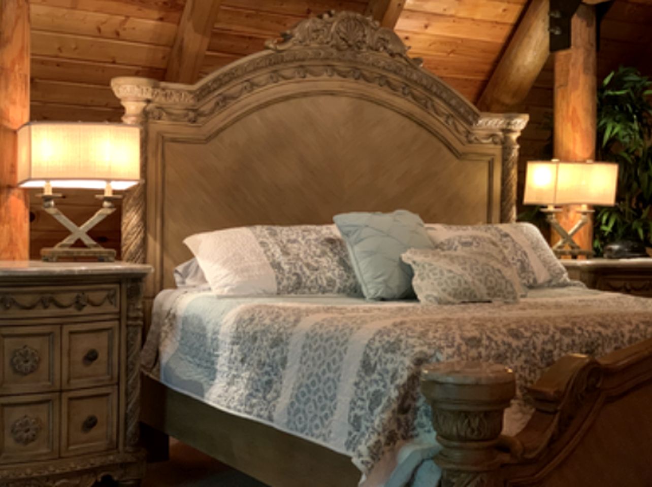 Picturesque Suite with Indoor Jacuzzi Tub in West Virginia