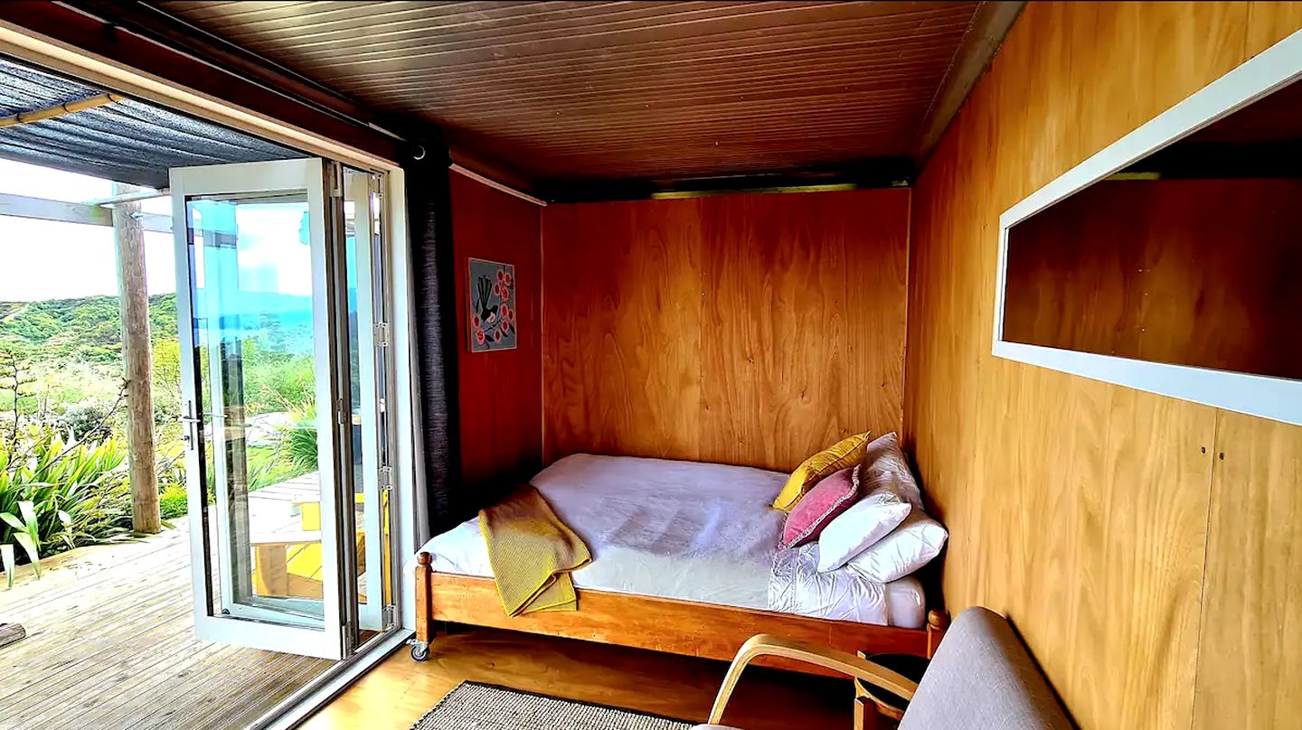 Beautiful Romantic Tiny House with Outdoor Bath and Breathtaking Views in NZ