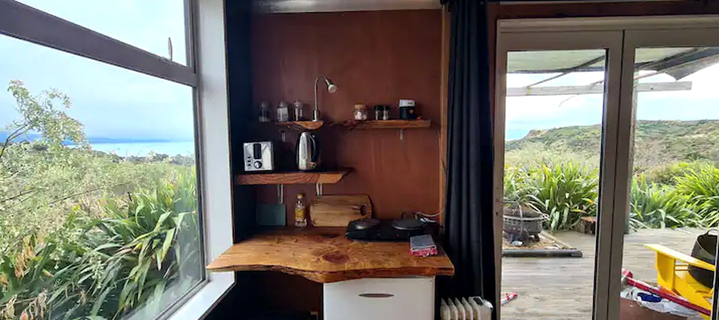 Beautiful Romantic Tiny House with Outdoor Bath and Breathtaking Views in NZ