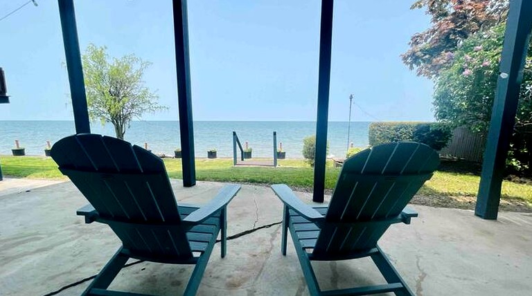 Lakeside Cottage near Niagara Falls on Lake Ontario | Cottages (Somerset, New York, United States of America)