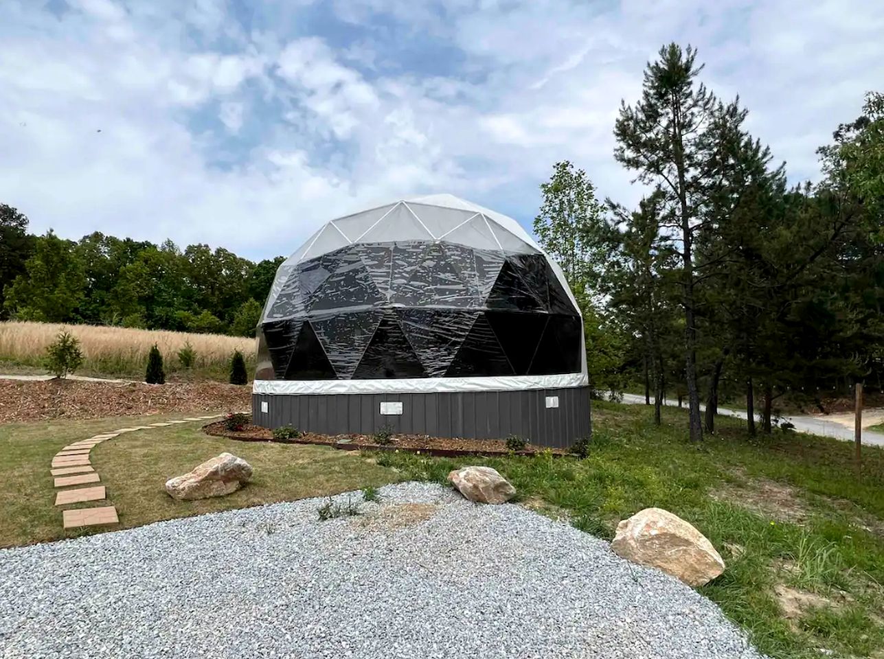 Outstanding Luminous Dome Fully Equipped with Interior Bath in South Carolina