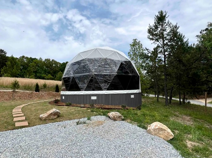 Outstanding Luminous Dome Fully Equipped with Interior Bath in South Carolina