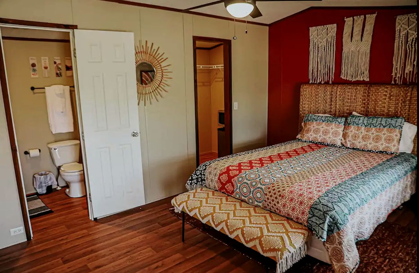 Cozy Lodge Suite for Two on a Private Retreat for a Romatic Getaway near Kingston, Oklahoma