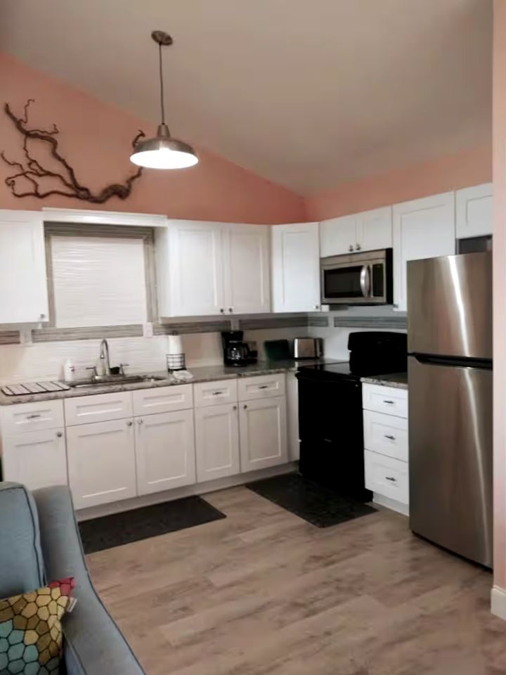 Beautiful Riverfront Bungalow for a Wonderful Family Getaway in Micco, Florida