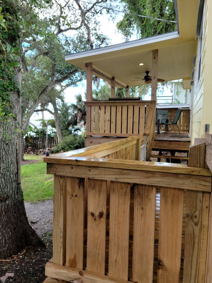 Beautiful Riverfront Bungalow for a Wonderful Family Getaway in Micco, Florida