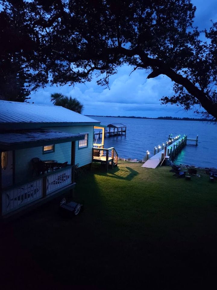 Beautiful Riverfront Bungalow for a Wonderful Family Getaway in Micco, Florida