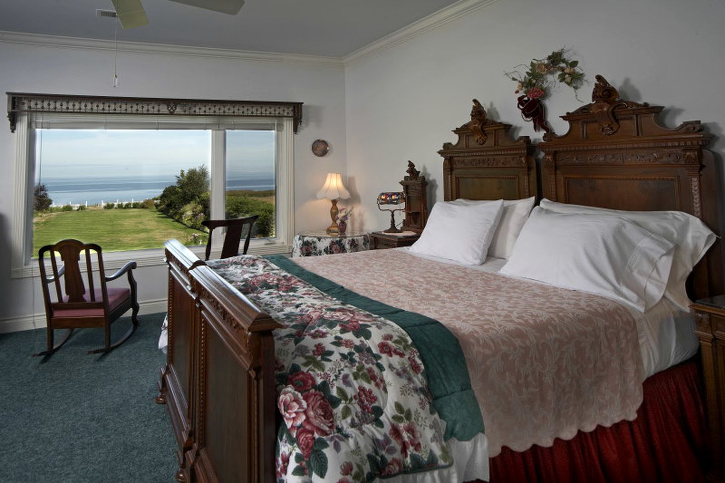 Romantic Suite Rental with a Cozy Fireplace near Sequim, Washington