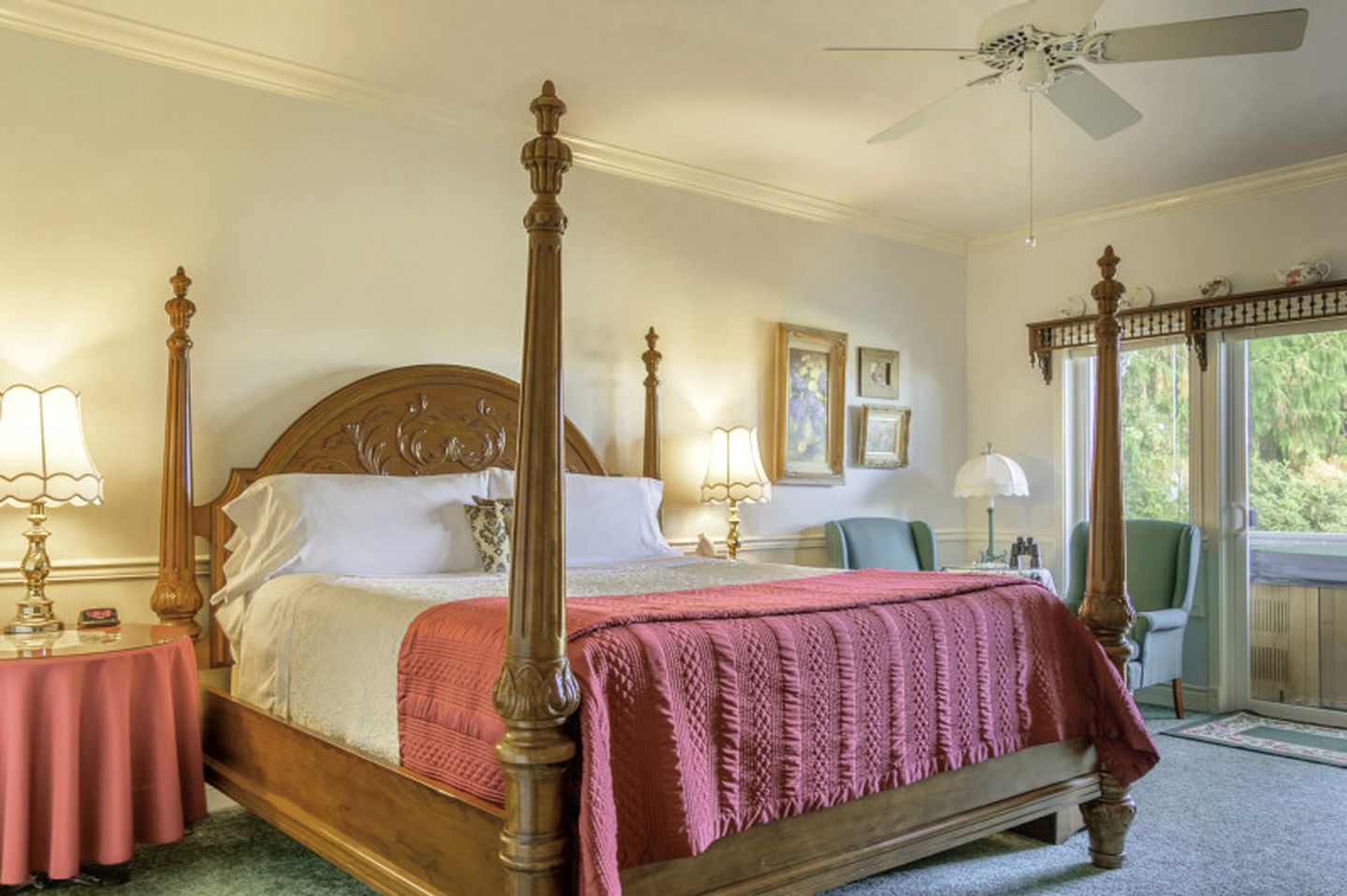 Beautifully-Decorated Suite Rental a Private Hot Tub near Hurricane Ridge, Washington