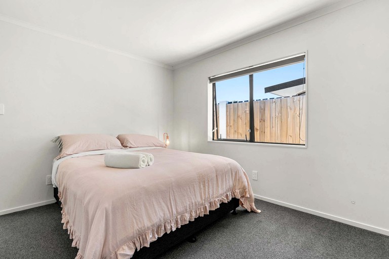 Vacation Rentals (New Zealand, --, --)