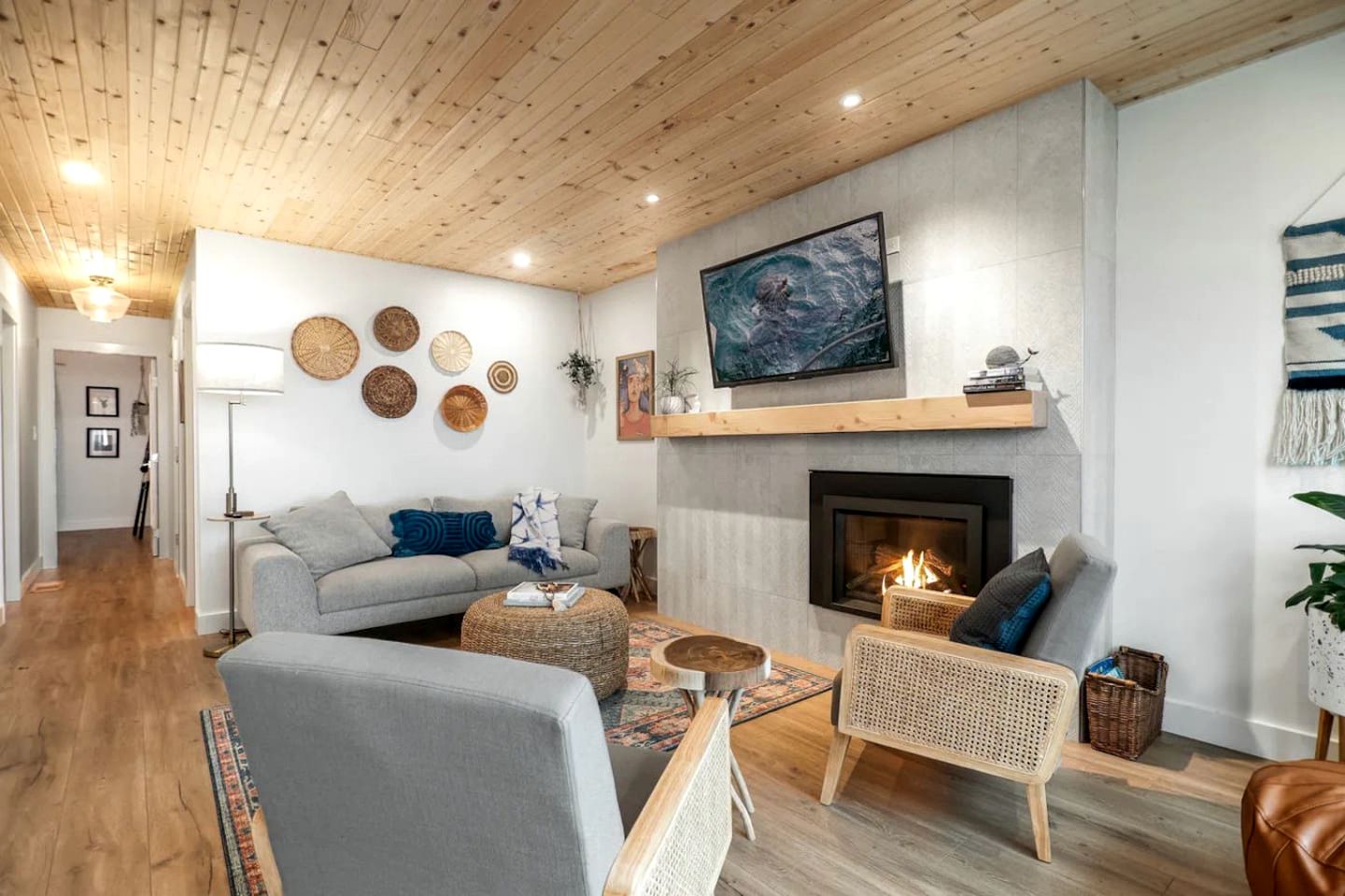 Spacious Oceanfront Duplex with Cedar Sauna near Stories Beach in Campbell River, BC