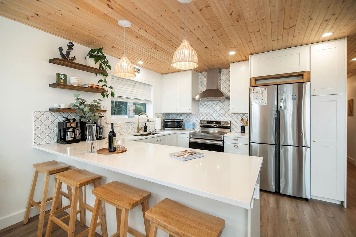 Spacious Oceanfront Duplex with Cedar Sauna near Stories Beach in Campbell River, BC