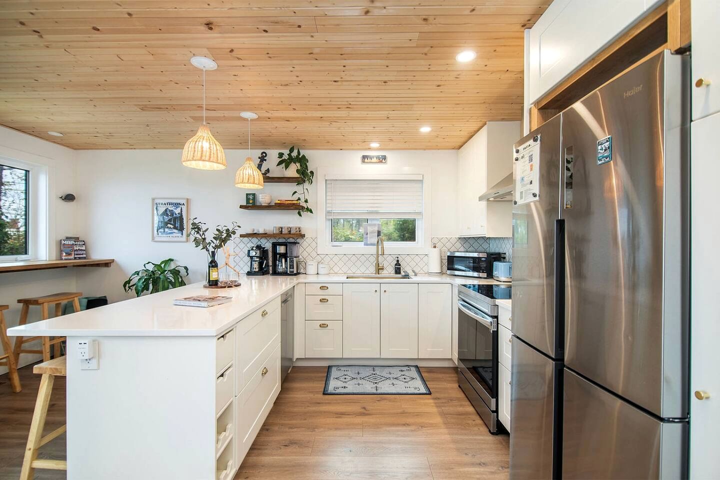 Spacious Oceanfront Duplex with Cedar Sauna near Stories Beach in Campbell River, BC