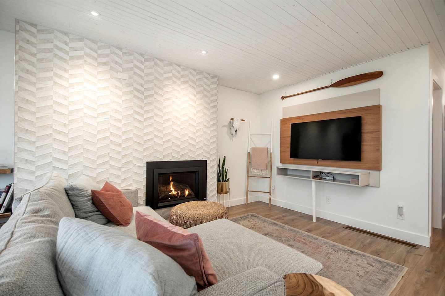 Spacious Oceanfront Duplex with Cedar Sauna near Stories Beach in Campbell River, BC