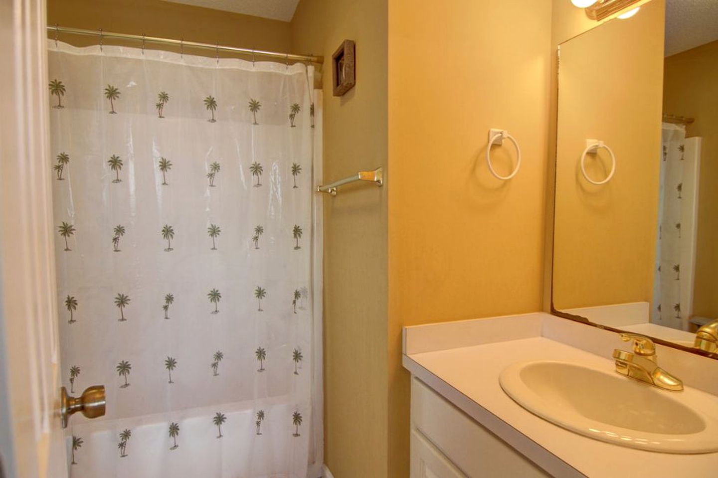 Elevated Oceanfront Cabin for a Relaxing Getaway in Holden Beach, North Carolina